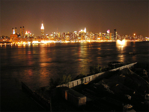 Screen shot from Midtown: Midtown Manhatten skyline by night